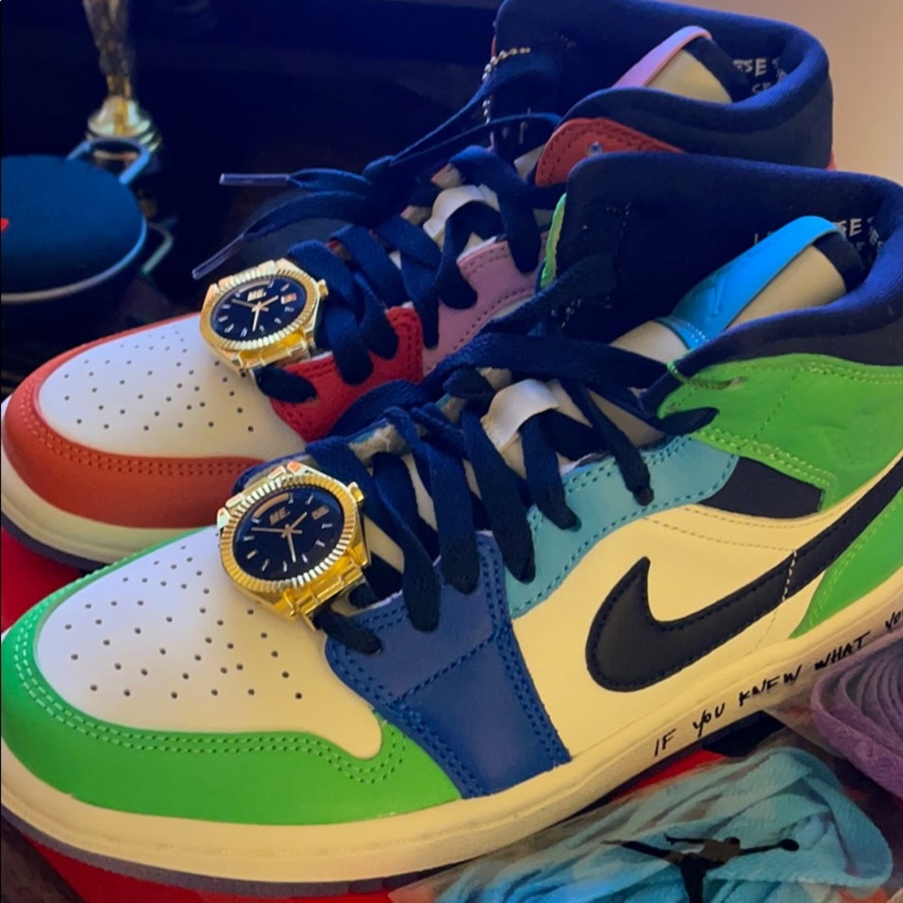 WMNS Air Jordan 1 Mid Fearless (Size 6w) - Picture 3 of 16